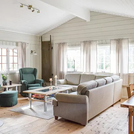 3 Bedroom Cozy In בית נופש Vatne