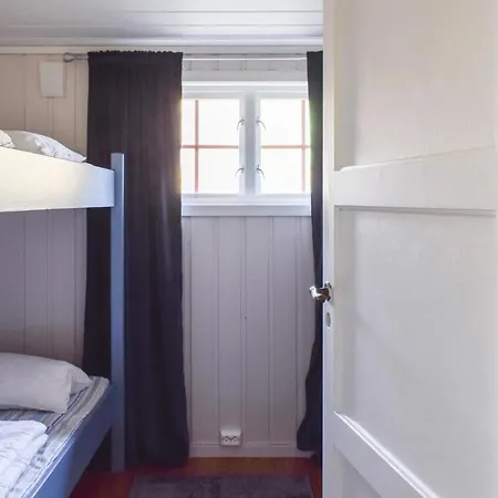 3 Bedroom Cozy In בית נופש Vatne